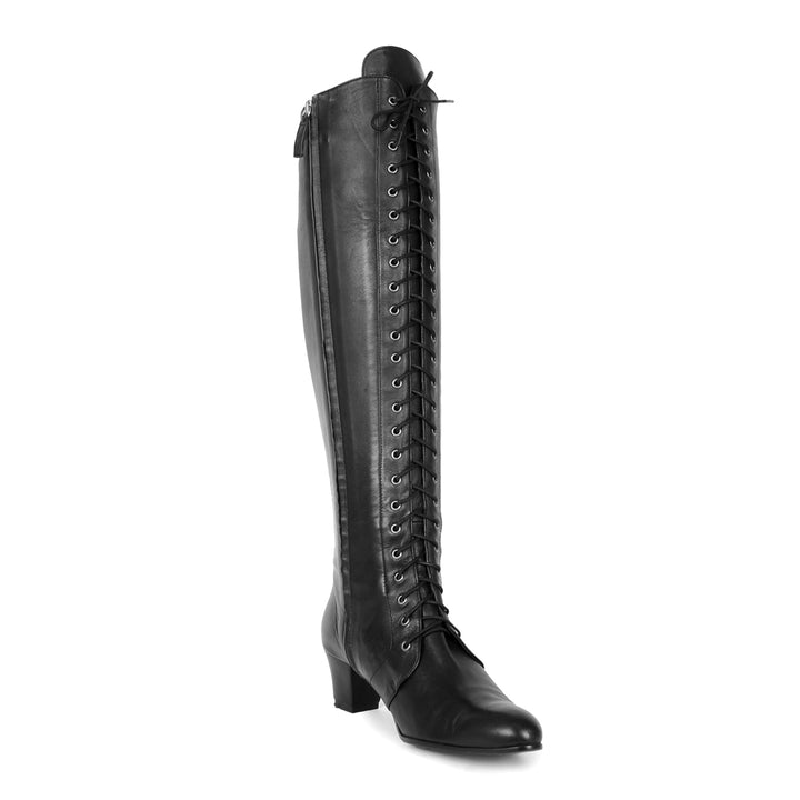 Knee-high boot with laces (model 490) leather black
