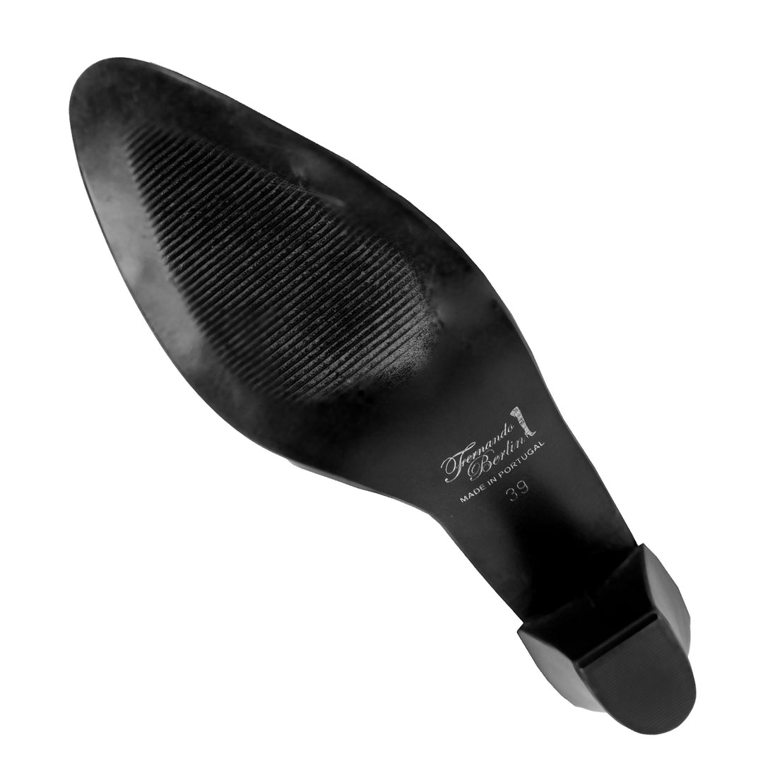 Knee-high boot with laces (model 490) leather black