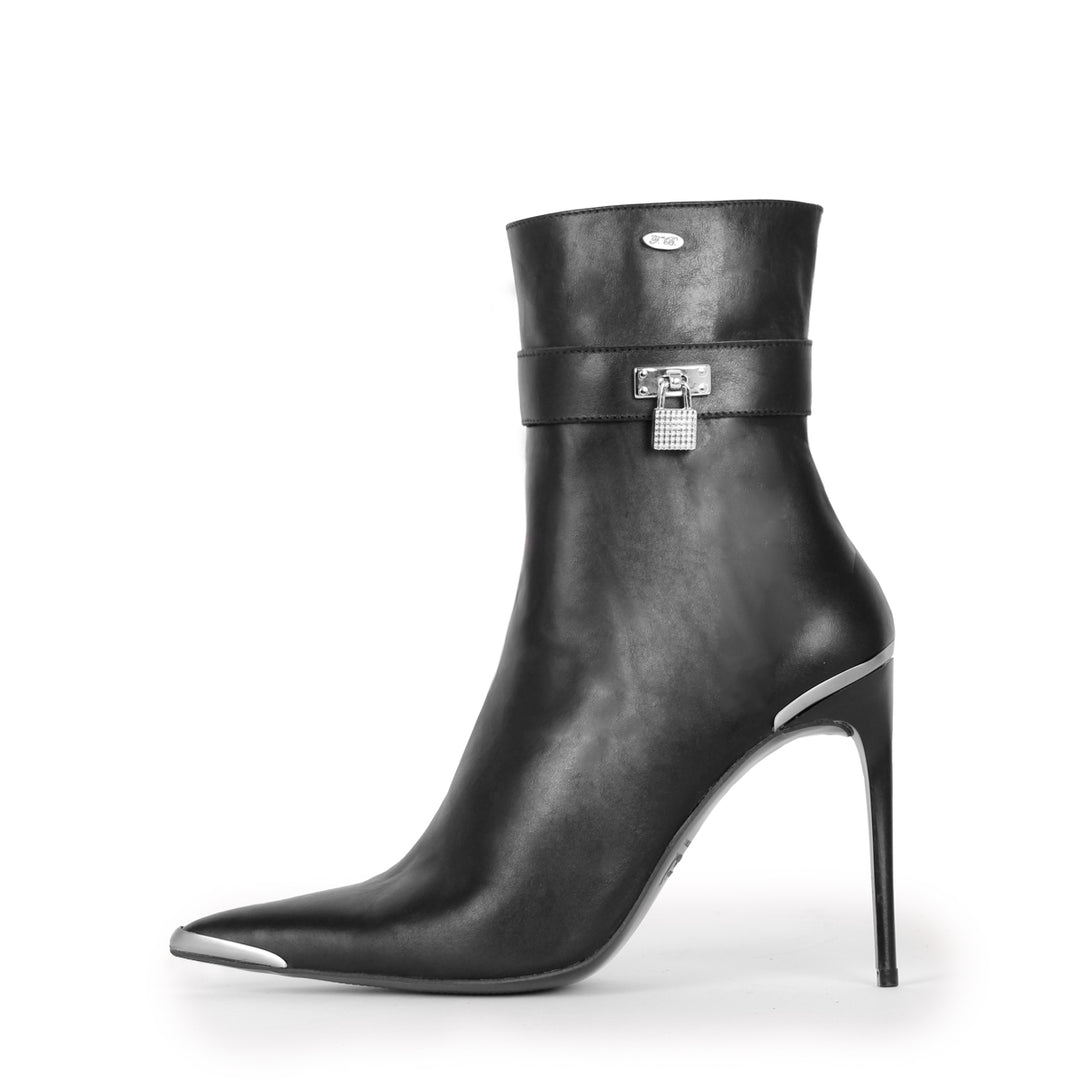 Booties with metal toe cap (model 860) leather black
